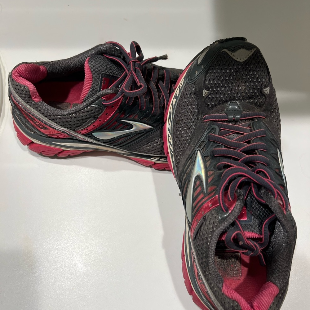 Brooks Women's Athletic Shoes - Black and Red